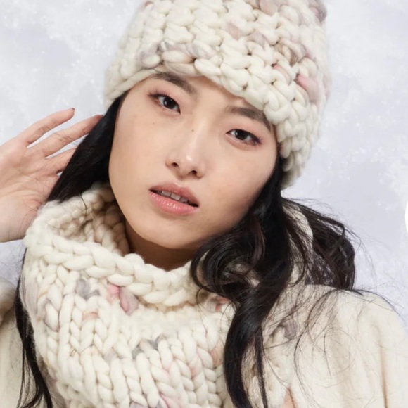 Mischa lampert
beanie - twombly/arctic tan main image 8